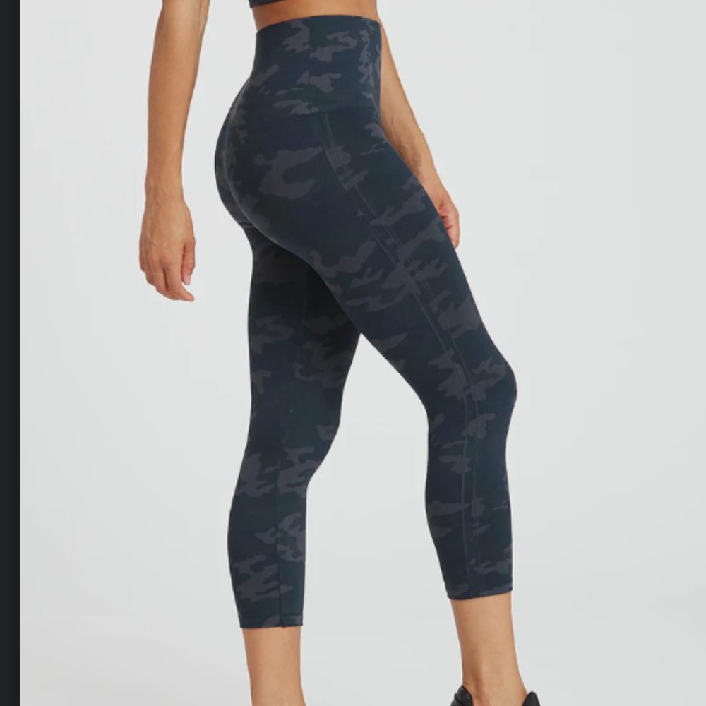 SPANX Women's Look At Me Now Seamless Crop Leggings Black Camo Large